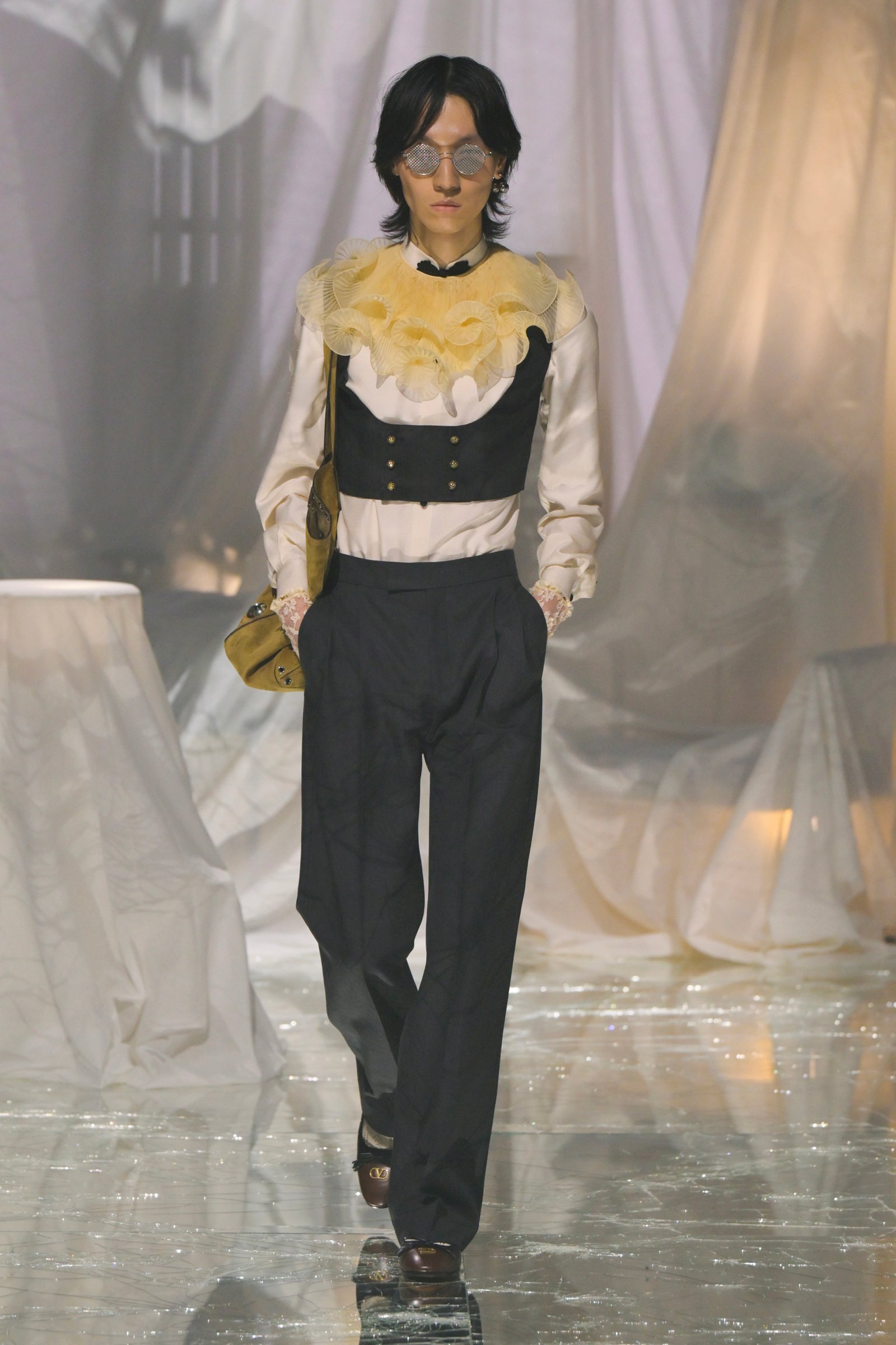 今季の前に、2025SSファッションをチェック。 VALENTINO（肆