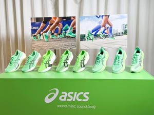 緑のランニングシューズ