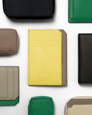 並べられたラルコバレーノの財布