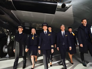 ルフトハンザの新制服着用画像