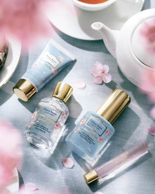 「フローラノーティス ジルスチュアート」が桜と紅茶が香る限定品を発売。