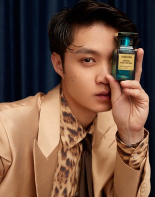 TOM FORD with �����¶����ץ饤�٩`�� �֥��ɤ������¤����Է֤˳��ᤦ