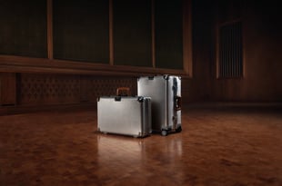 アルミニウム素材のリモワのスーツケース「HAMMERSCHLAG」2型