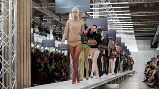 ミュウミュウ 2023年秋冬コレクション