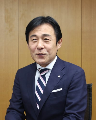 デサントアパレルの塔筋祥平社長