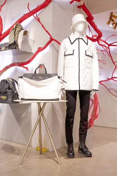 フェンディ アンリアレイジ 色が変わる