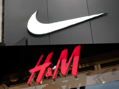 NIKE H&M ロゴ