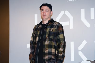 KAWS 展覧会 コンパニオン