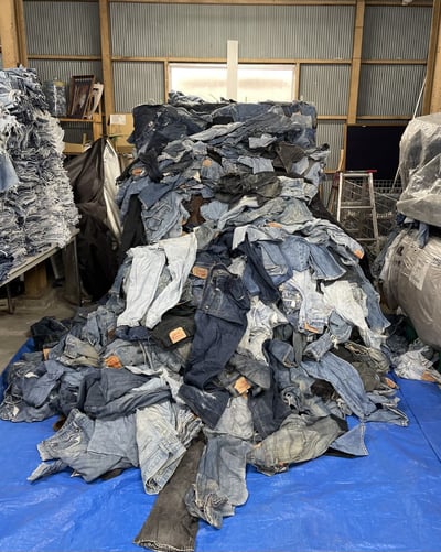 ヤマサワプレスが所有するリーバイス「501®」のユーズドストックの一部