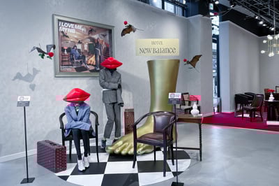 ニューバランス 原宿 足のホテル