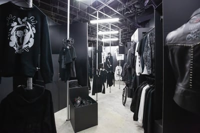 ギャルソン　闇市　ブラックマーケット