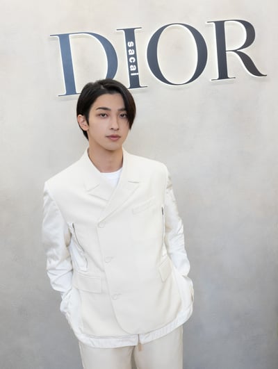 �������