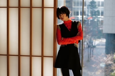 平手友梨奈　エイチアンドエム ストゥディオ　春夏コレクション