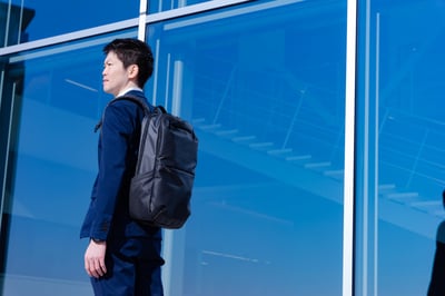 デサント　ビジネスバッグ　コロナ禍