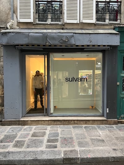 サルバムが新たに構えたパリのアトリエ