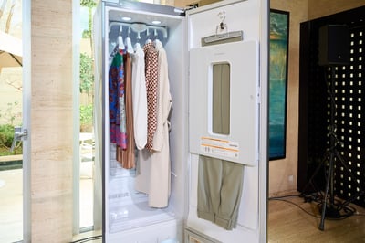 ホームクリーニング機「LG Styler」から新モデルが登場 インテリアに