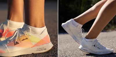 白とピンクのランニングシューズ2点着用画像