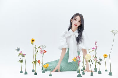 リリーブラウンを着用した宮脇咲良