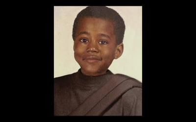 Yeezy Gap Engineered by Balenciagaのアイテムを着用したYEの幼少時代の写真