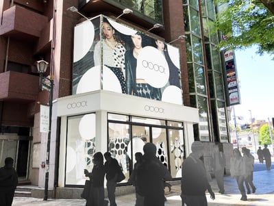 店舗を見る人たち