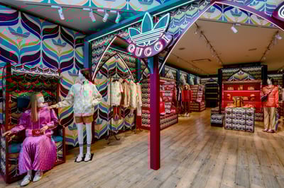 原宿のBA-TSU ART GALLERYで開催されている「adidas × Gucci」ポップアップ