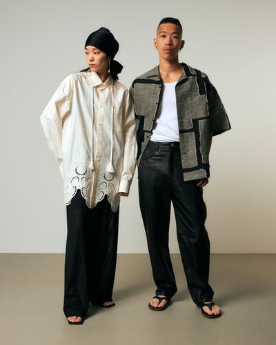 ���󥹥��ꥢ �Υ����ƥ�����ä�����Ů�Υ�ǥ�