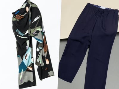 ウジョーのペイント柄パンツとオーバーコートのネイビーのパンツ