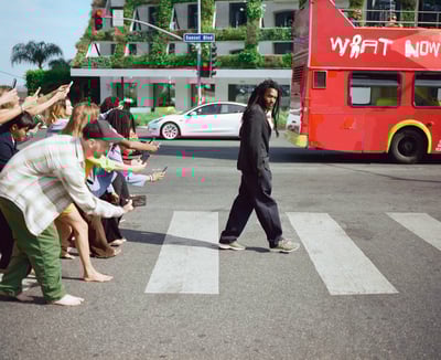 ニューバランスが現代アーティストのブライアント・ジャイルズとコラボしたスニーカーのヴィジュアル