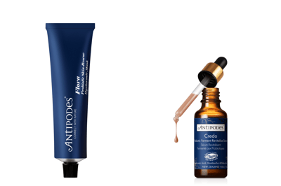 右側に青いチューブ、左側にスポイトと美容液のボトルがあるビジュアル