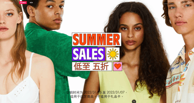 ポーズをとるモデル