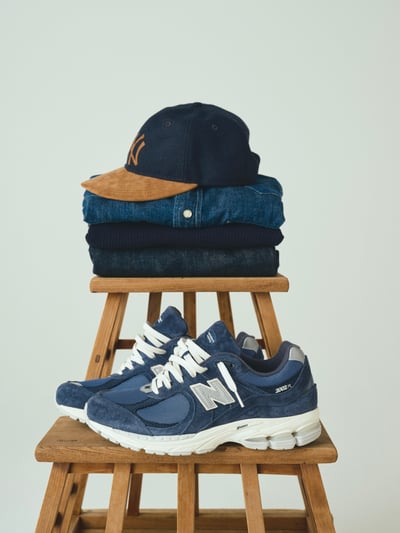 「2002R」新色ネイビー「M2002RHL」のイメージヴィジュアル