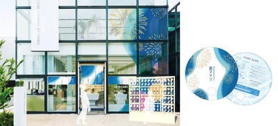 ガラス張りのショップの外観とうちわの画像