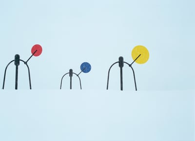 富山県美術館の展覧会で展示する藤井保が撮影した佐藤卓の遊具作品