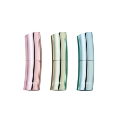 3色のメタリックなリップバームが並んでいる様子