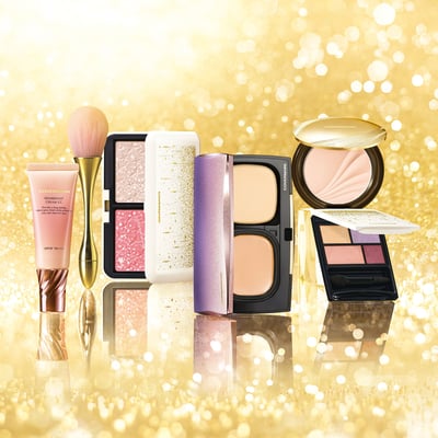 華やかなコスメが並ぶコレクション画像