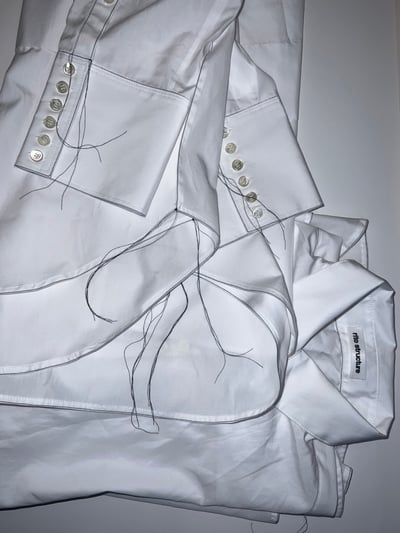 リト ストラクチャーが渋谷パルコに出店する期間限定ショップで展開する白いシャツ