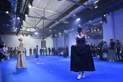 パリコレ初日「CFCL」のプレゼンテーション 