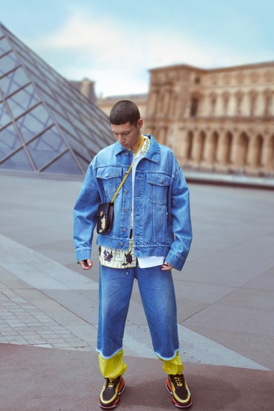 バルマンとポケモンのコラボレーションアイテムを着用したモデルのヴィジュアル