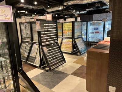 渋谷モディにオープンするポケモンカード専門店の店内