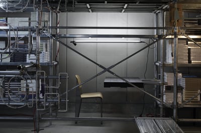 ヴィトラとSKWATが展開するジャン・プルーヴェのアイテムを揃えたパブリックスペースの内観