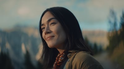 ��Ȼ���Ф�΢Ц��Ů��