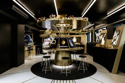 宇宙ステーションを模したシャネルのイベント会場