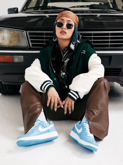 RIEHATAを起用したNIKE AIR FORCE 1 LOW RETROのルック画像