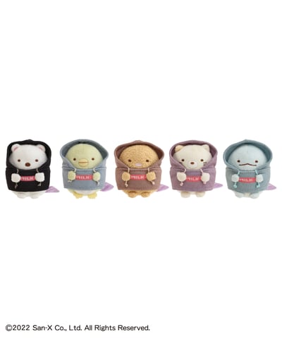ミルクフェドのパーカーを着用したすみっコぐらしのキャラクターのぬいぐるみ