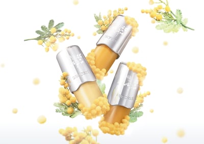 ミモザの花と黄色い3本のネイルカラー