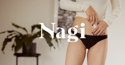 黒いショーツを履いた女性の画像