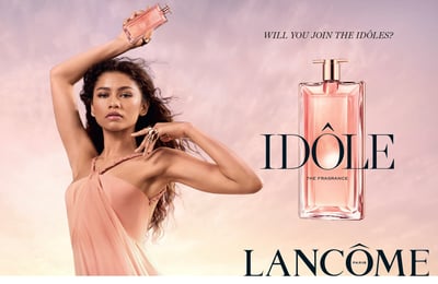 Ƭ�֤���ˮ��֤����ݩ`���󥰤�Q��Ƥ���Ů�Ԥ���Ʒ�Υӥ��奢�뤬���뤵�줿���`�ӥ��奢��