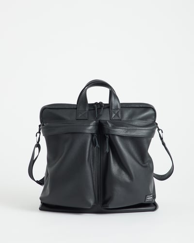 黒いレザーのバッグ