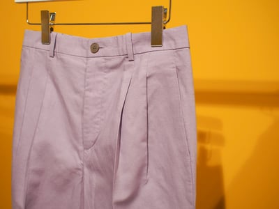 ユニクロがタックワイドパンツをアップデート