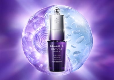 紫の容器に入った目元用美容液